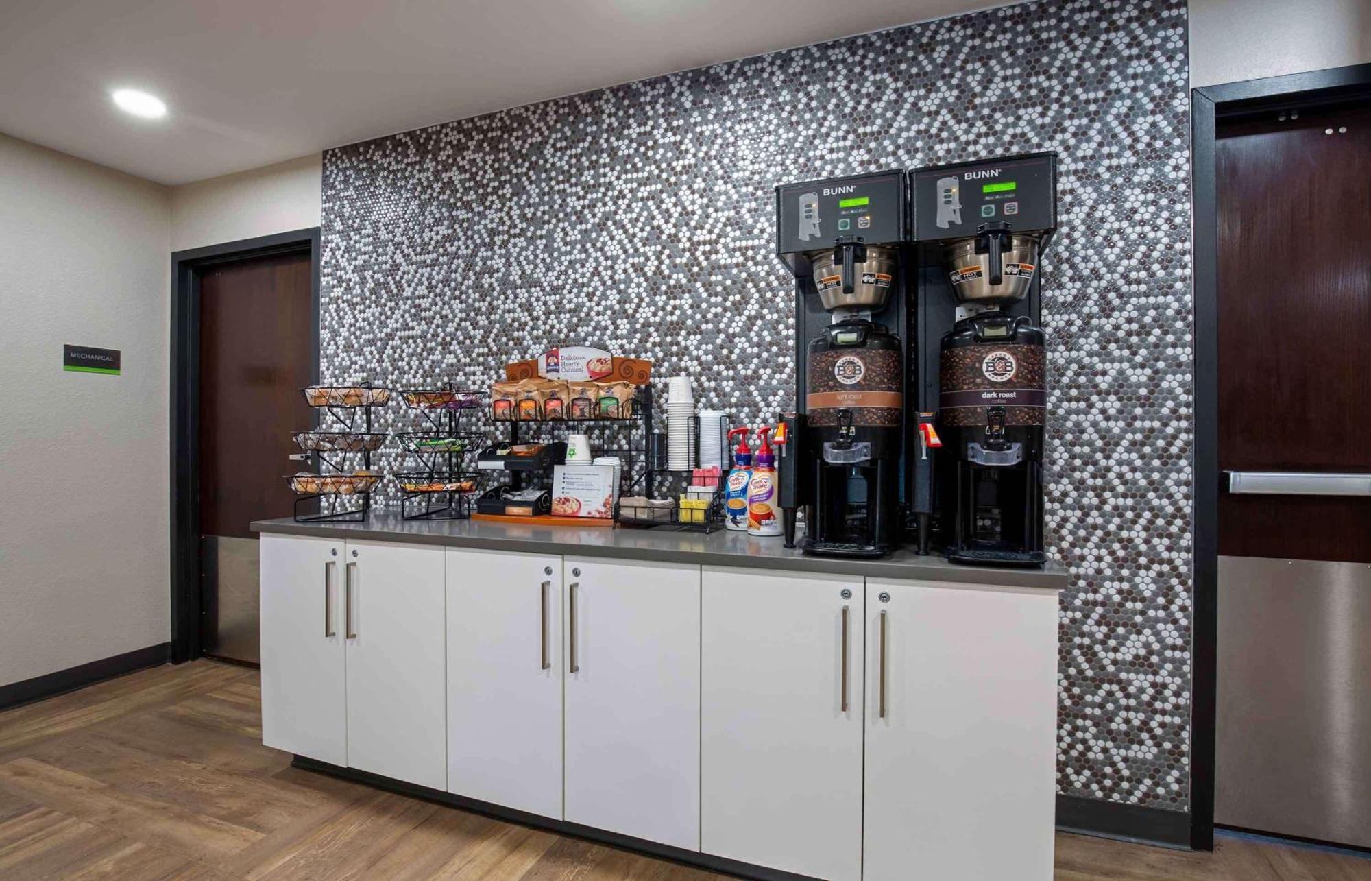 Extended America - Washington, Dc - - Landmark Hotel